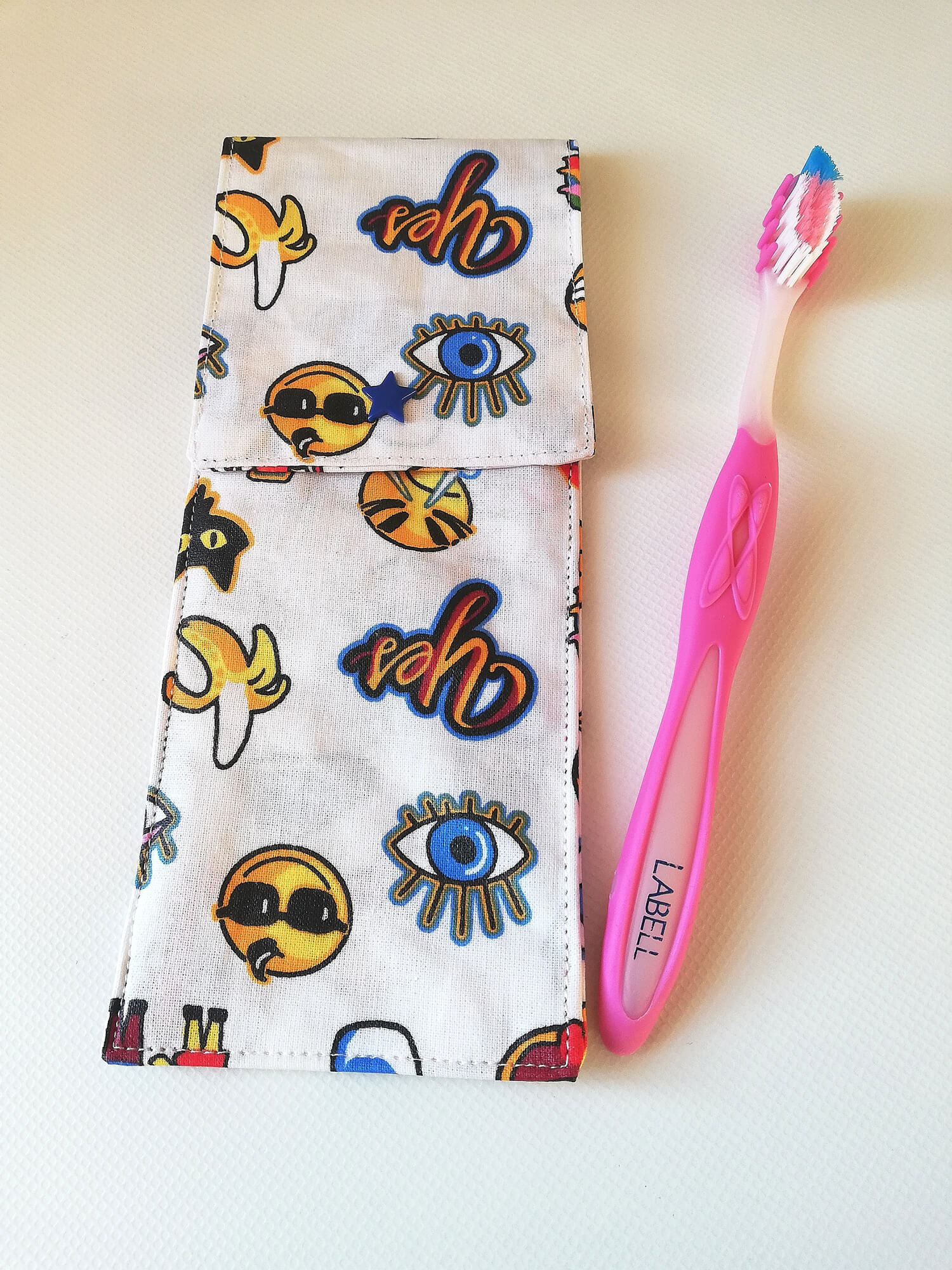 pochette-brosse-dents-emojis Pochette de voyage pour la brosse à dents emojis