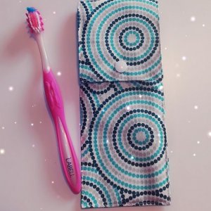 Pochette turquoise pour brosse à dents